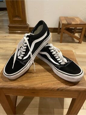 Unisex Vans Black and White Low-Top Skate Sneakers 40